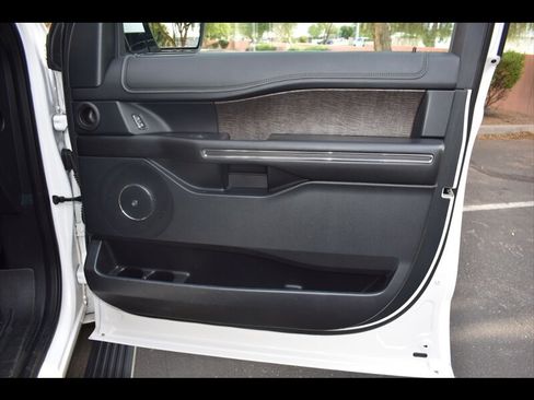 Used 2019 Ford Expedition Limited w/ Special Edition Package RWD image 40