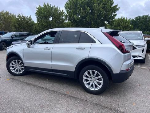 Used 2022 Cadillac XT4 Luxury w/ Cold Weather Package image 3