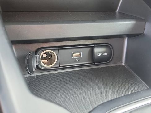 Certified 2025 Kia Soul LX w/ LX Technology Package FWD image 26
