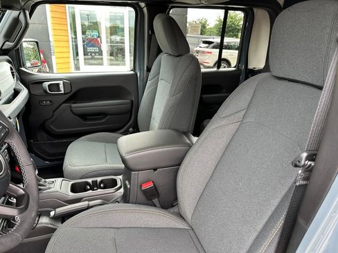New 2026 Jeep Gladiator Sport AWD/4WD image 22