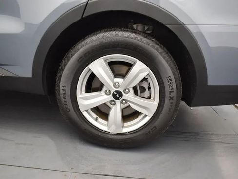 Used 2024 Kia Sorento LX image 36