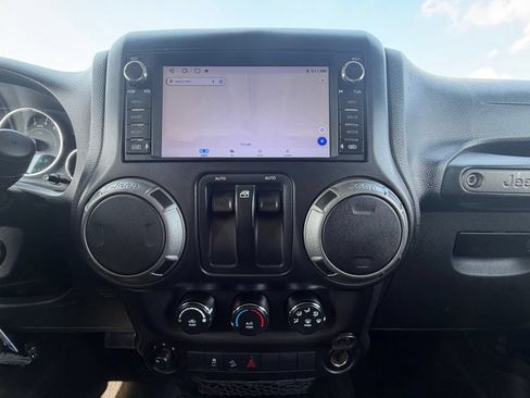 Used 2013 Jeep Wrangler Sport AWD/4WD image 9