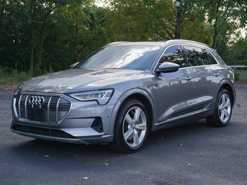 Used 2019 Audi e-tron Premium Plus AWD/4WD image 2