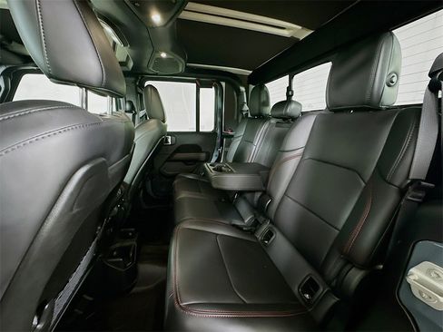 Used 2024 Jeep Gladiator Rubicon w/ Convenience Group image 14