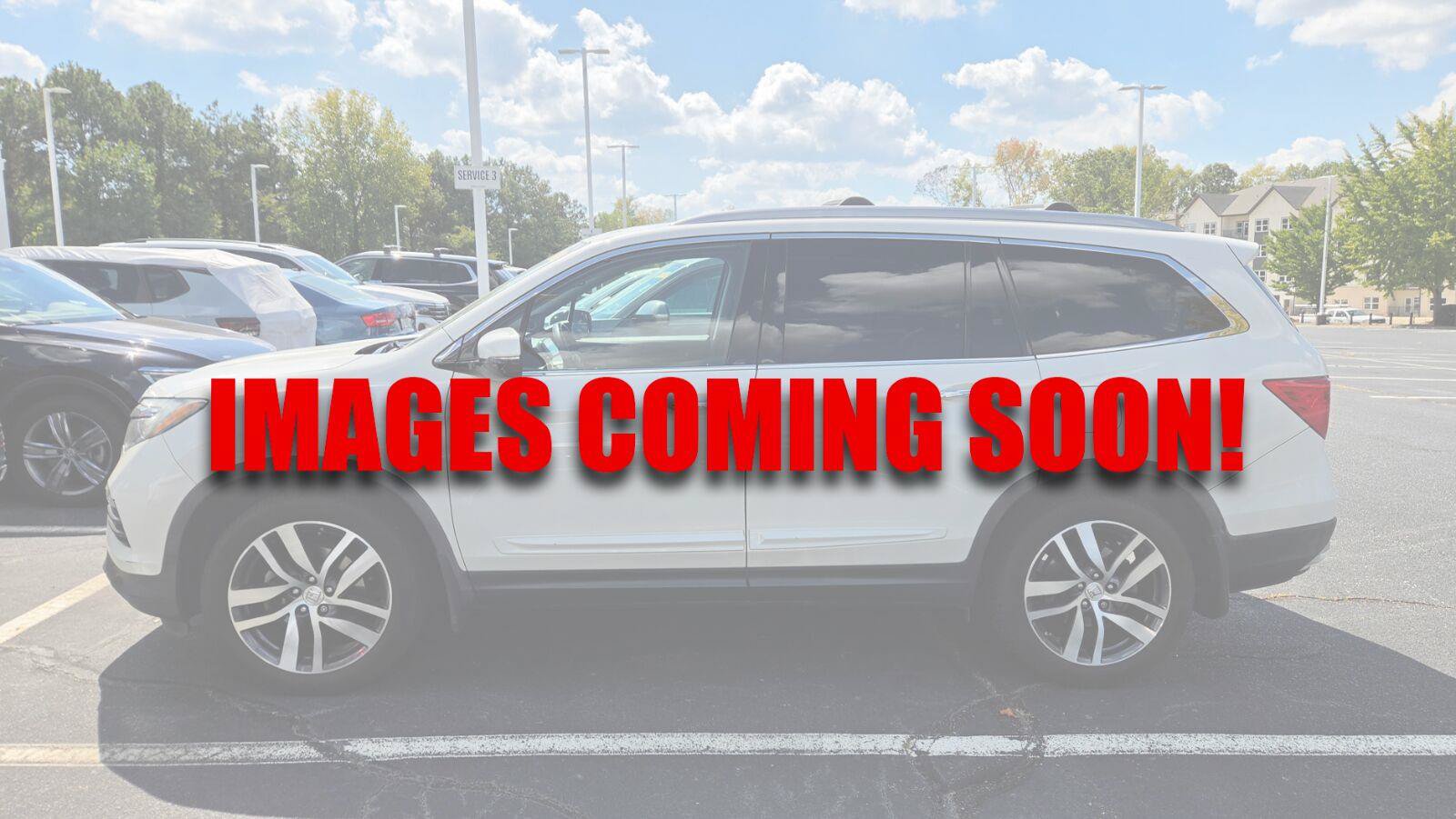 Used 2017 Honda Pilot Touring image 1
