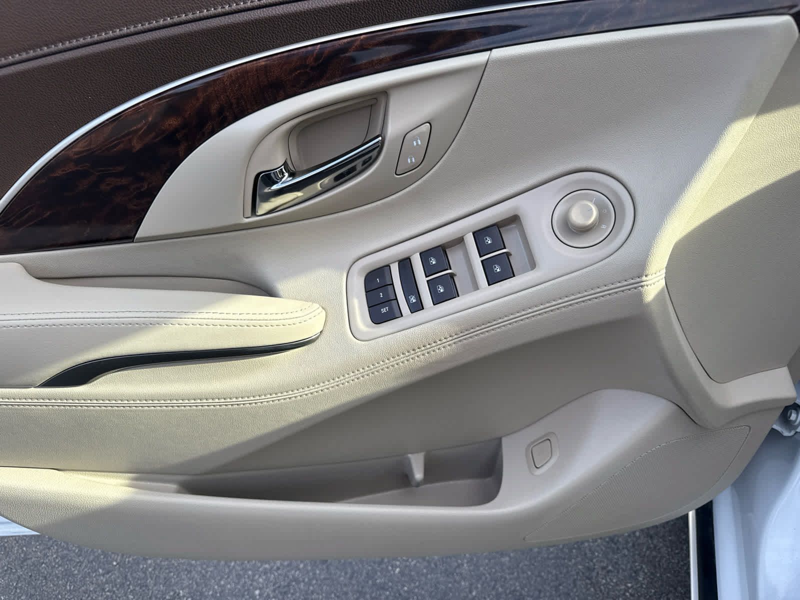 Used 2016 Buick LaCrosse Leather FWD image 10