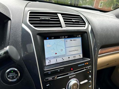 Used 2017 Ford Explorer Limited image 29