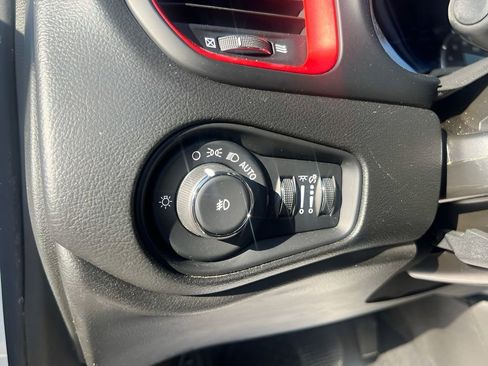 Used 2020 Jeep Renegade Trailhawk w/ Cold Weather Group image 23