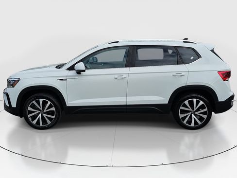 Used 2022 Volkswagen Taos SE FWD image 8