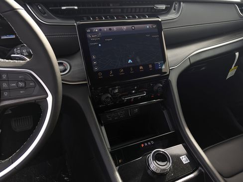 New 2025 Jeep Grand Cherokee L Limited image 10