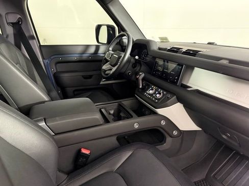 Used 2024 Land Rover Defender 110 X-Dynamic SE image 33