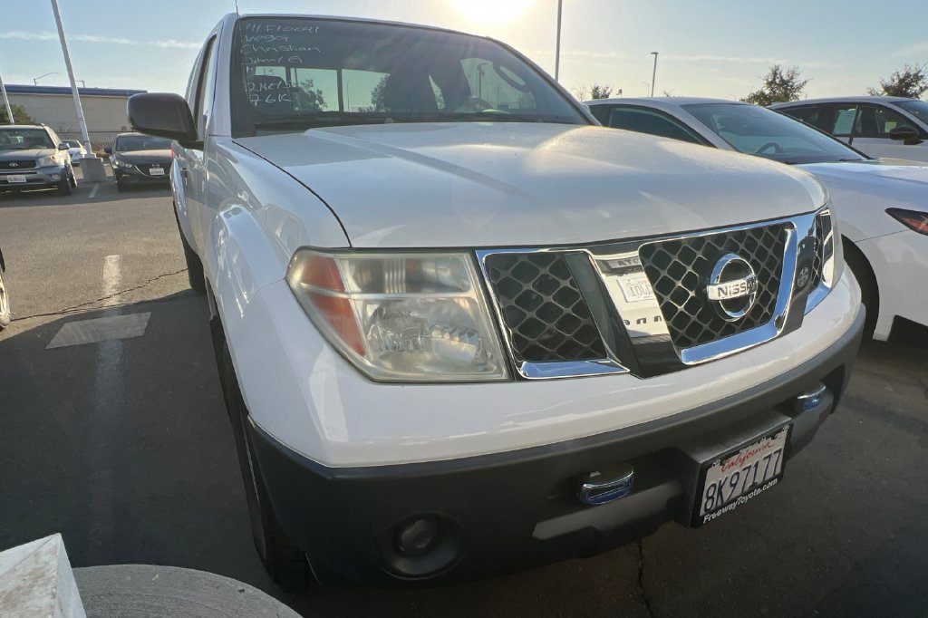Used 2007 Nissan Frontier XE w/ Preferred Pkg RWD image 2