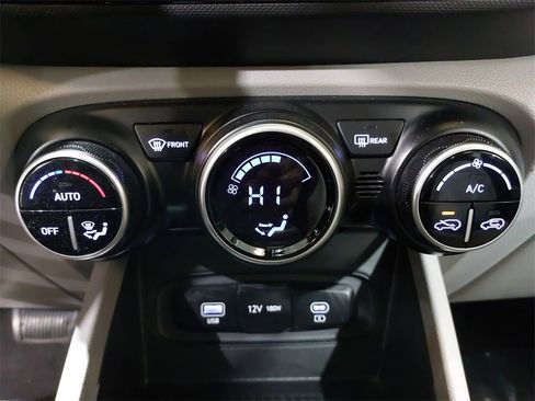 Used 2024 Hyundai Venue SEL image 22