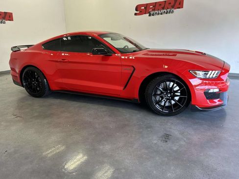 Used 2019 Ford Mustang Shelby GT350 w/ Technology Package RWD image 2