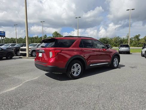 Used 2024 Ford Explorer XLT RWD image 4