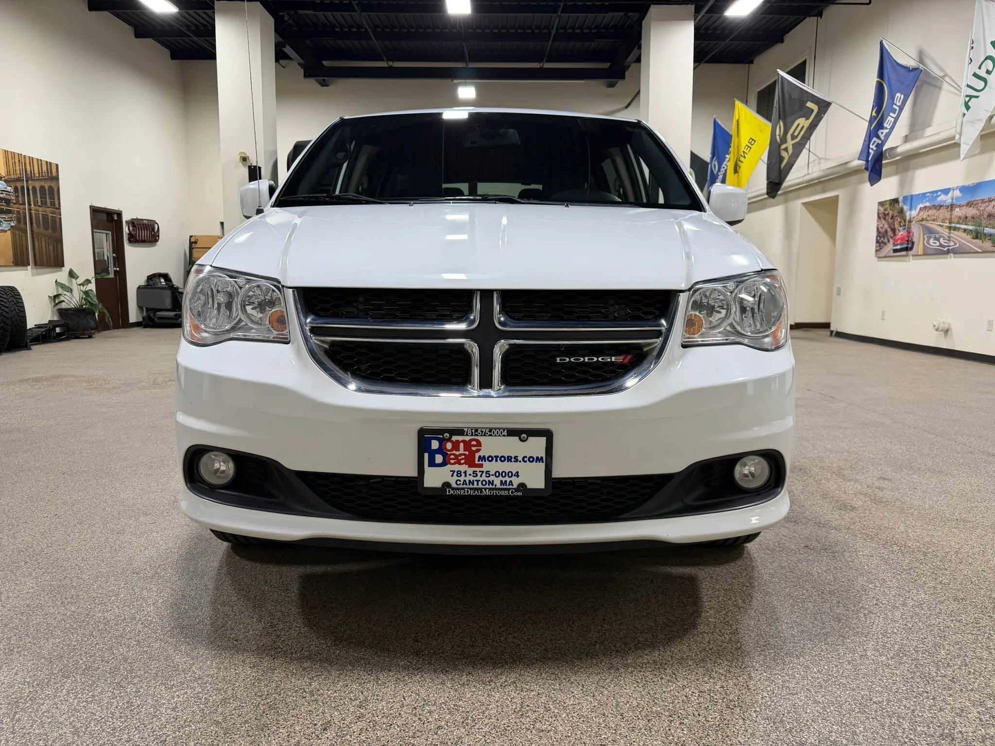 Used 2019 Dodge Grand Caravan SXT FWD image 3