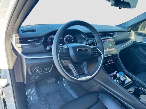 Used 2024 Jeep Grand Cherokee L Limited w/ Luxury Tech Group II AWD/4WD image 9