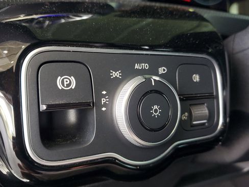 Used 2023 Mercedes-Benz CLA 250 w/ AMG Line image 21