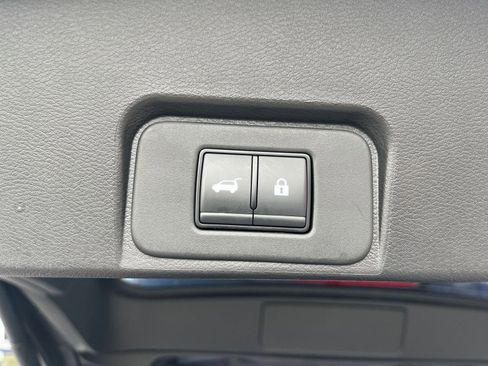 Used 2025 Nissan Rogue SV AWD/4WD image 21