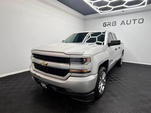 Used 2017 Chevrolet Silverado 1500 Custom w/ Custom Convenience Package RWD image 3