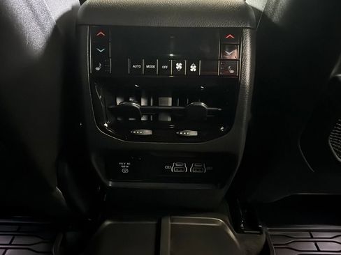 Used 2025 Jeep Grand Cherokee Summit w/ Obsidian Package AWD/4WD image 20