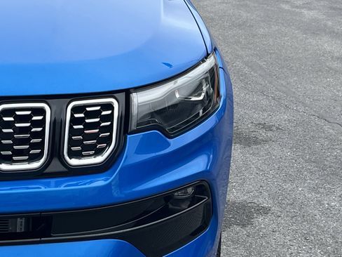 Used 2025 Jeep Compass Limited w/ Elite Group image 10