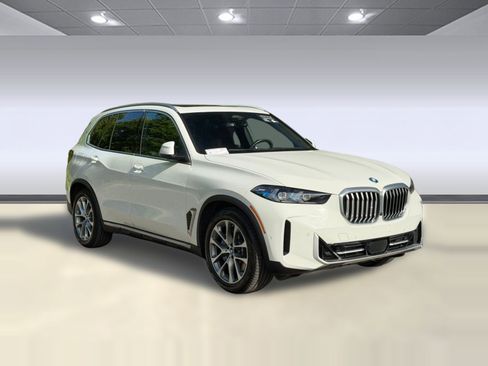 Certified 2025 BMW X5 xDrive50e w/ Premium Package AWD/4WD image 7