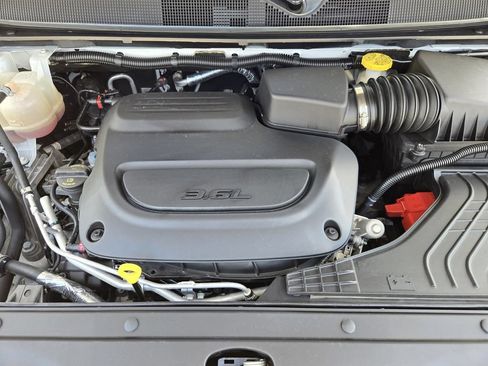 Used 2023 Chrysler Pacifica Touring-L FWD image 21