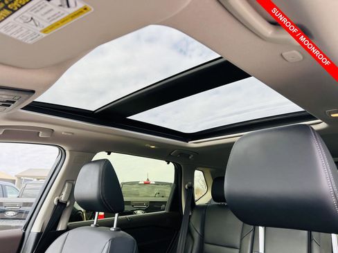 Used 2023 Nissan Rogue SV w/ SV Premium B Package image 4