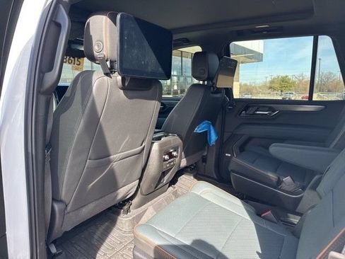 Used 2026 GMC Yukon AT4 w/ AT4 Premium Plus Package AWD/4WD image 9