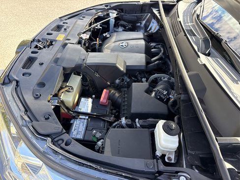 Used 2018 Toyota Highlander SE image 37