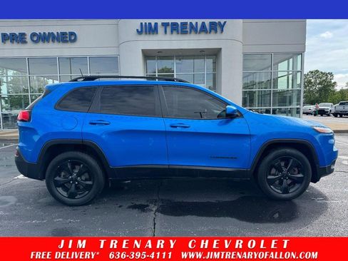 Used 2018 Jeep Cherokee Latitude w/ Altitude Package AWD/4WD image 1