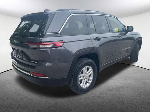 Used 2023 Jeep Grand Cherokee Laredo AWD/4WD image 17