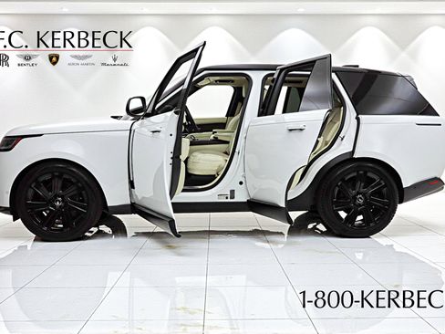 Used 2023 Land Rover Range Rover SE image 4