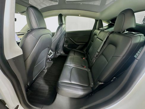 Used 2021 Tesla Model Y Long Range AWD/4WD image 28