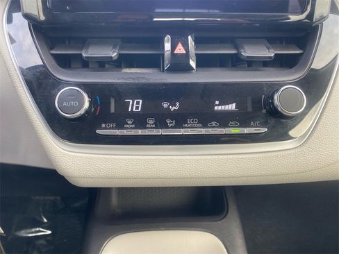 Used 2025 Toyota Corolla LE image 22