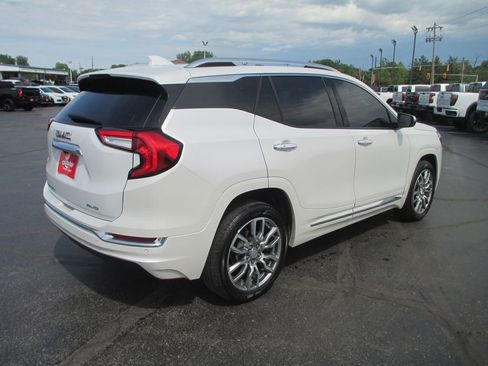 Used 2024 GMC Terrain Denali w/ Denali Premium Package AWD/4WD image 6