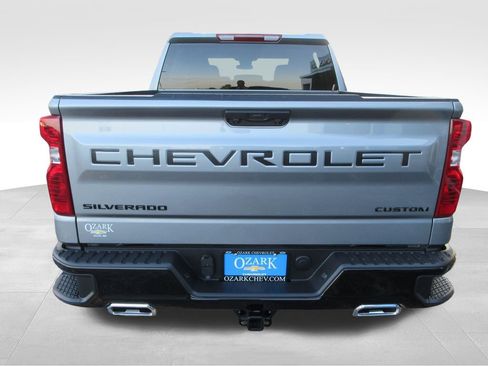 Certified 2026 Chevrolet Silverado 1500 Custom Trail Boss w/ LPO, Dark Essentials Package AWD/4WD image 4