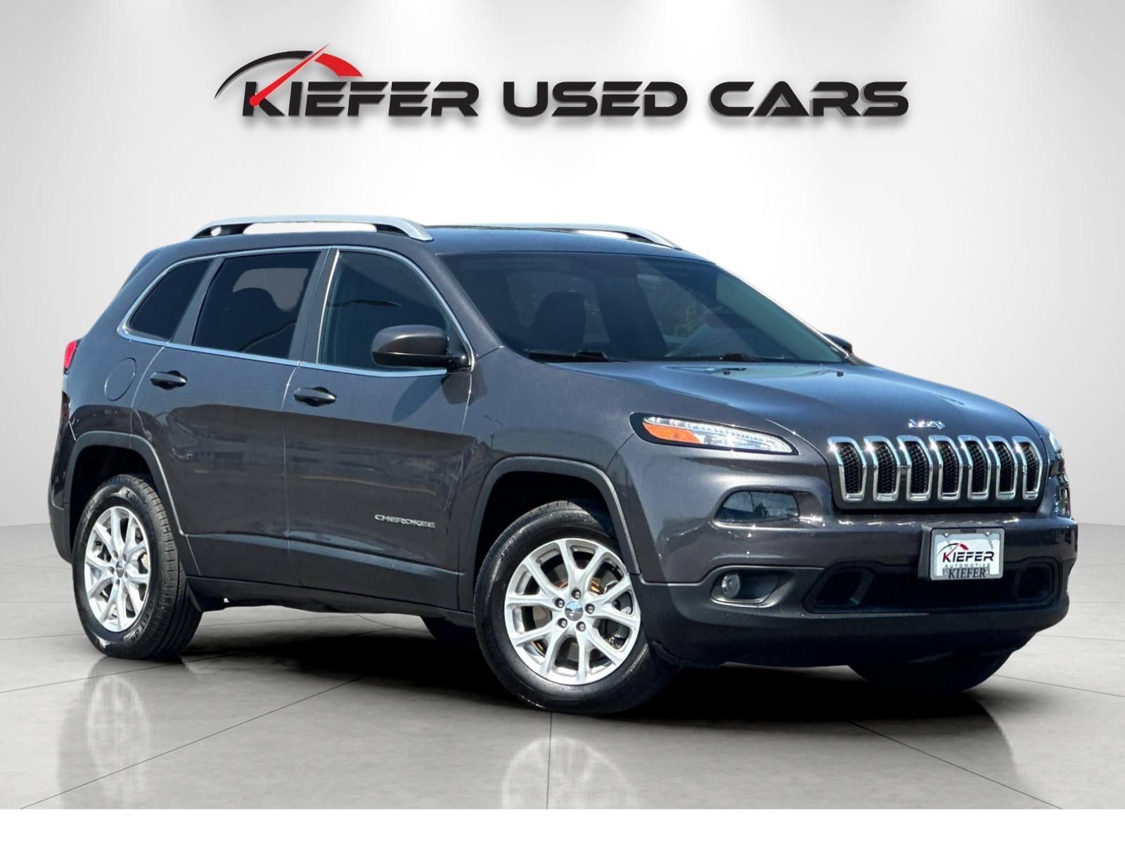 Used 2018 Jeep Cherokee Latitude Plus w/ Comfort/Convenience Group AWD/4WD image 2
