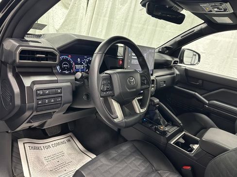 Used 2025 Toyota 4Runner TRD Off-Road Premium AWD/4WD image 15