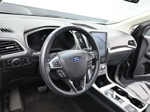 Used 2024 Ford Edge Titanium image 14