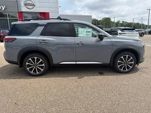 New 2026 Nissan Pathfinder Platinum w/ Accent Package AWD/4WD image 8