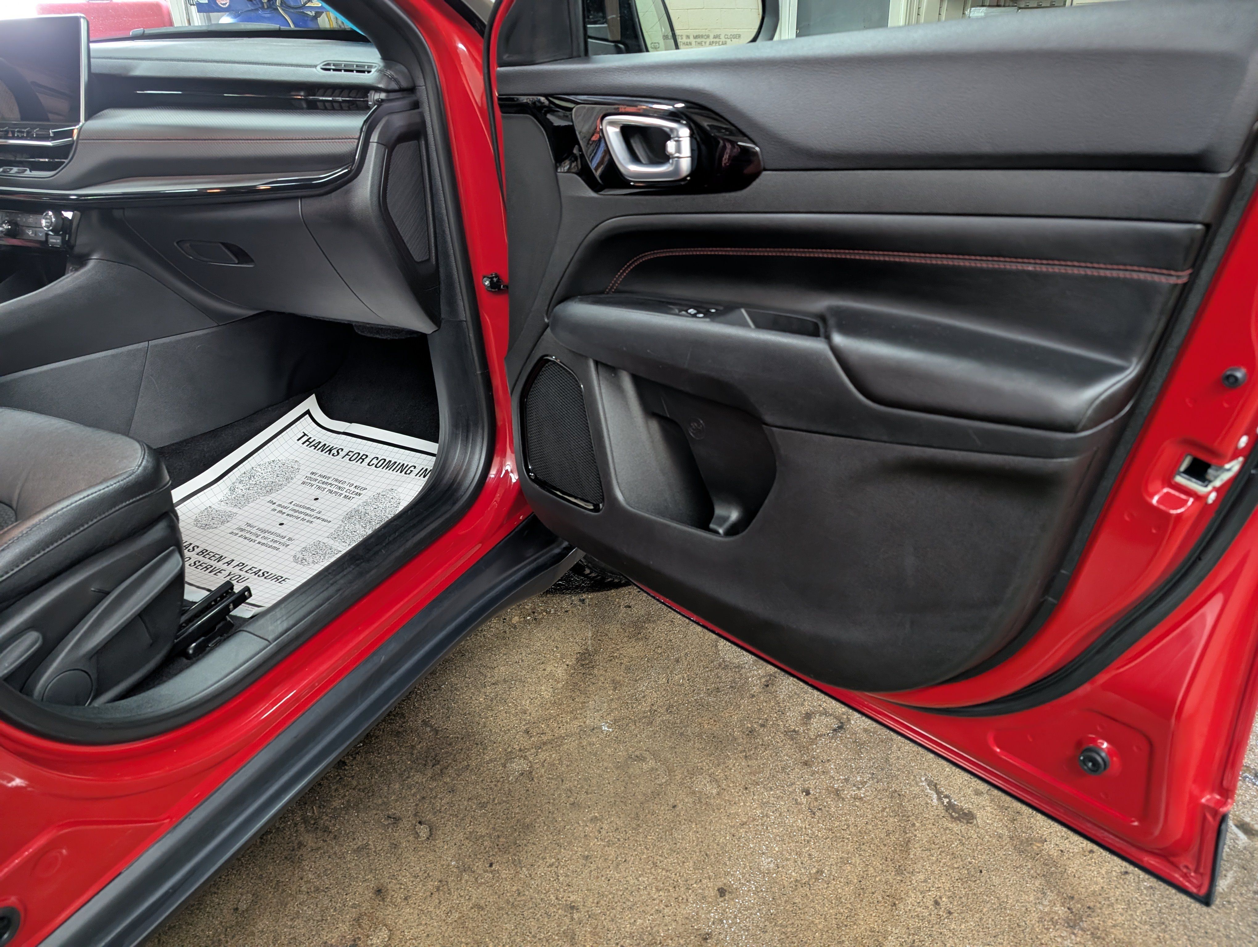 Used 2024 Jeep Compass Trailhawk AWD/4WD image 4