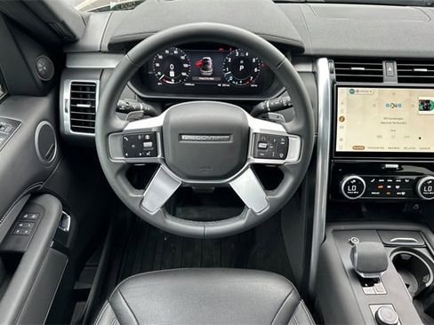 Certified 2024 Land Rover Discovery Dynamic SE image 13