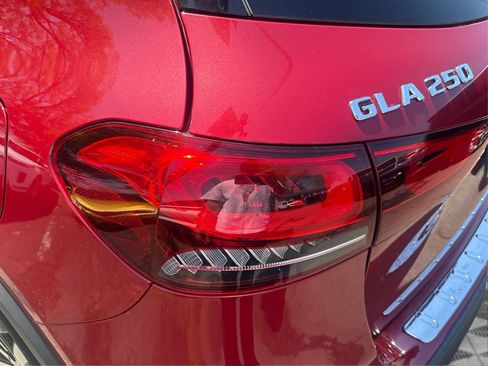 Used 2021 Mercedes-Benz GLA 250 4MATIC w/ Premium Package image 26