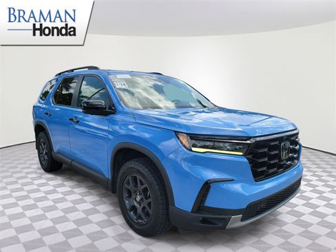 Certified 2023 Honda Pilot TrailSport image 2