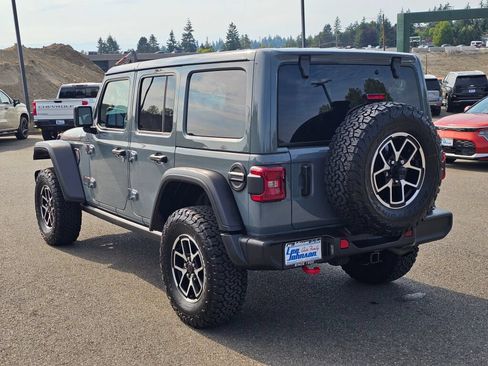 Used 2025 Jeep Wrangler Unlimited Rubicon w/ Convenience Group AWD/4WD image 7