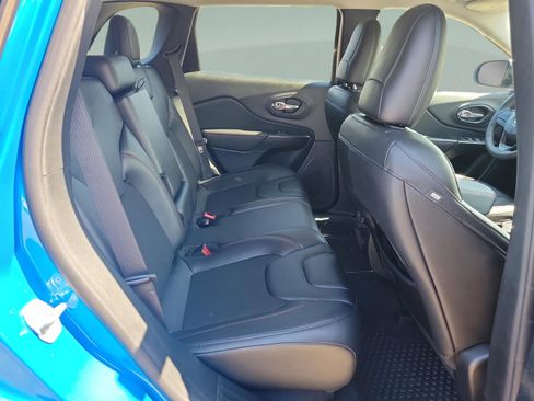 Used 2022 Jeep Cherokee Trailhawk w/ Comfort/Convenience Group image 23