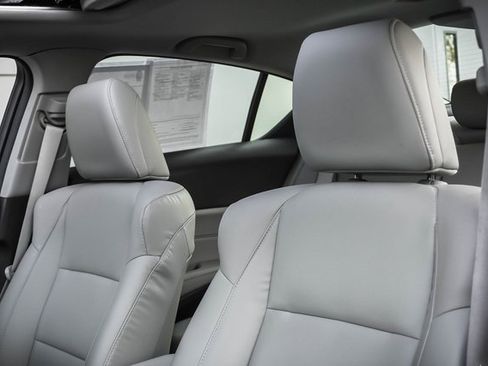 Used 2018 Acura ILX 2.4L image 10