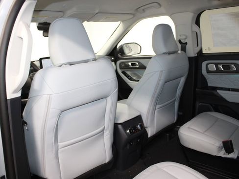 New 2026 Ford Explorer Platinum w/ LUX Leather Package AWD/4WD image 26
